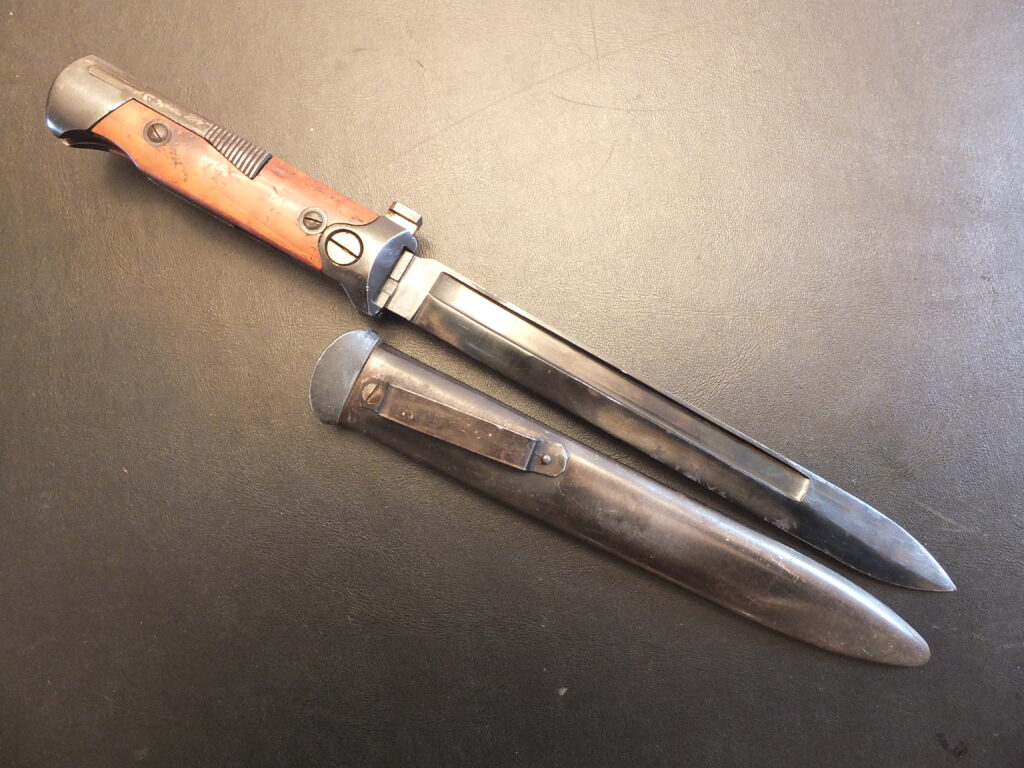 Baïonnette italienne modèle 1938 à verrou basculant Beretta bayonet, italian bayonet, bayonet, baionnetta italiana